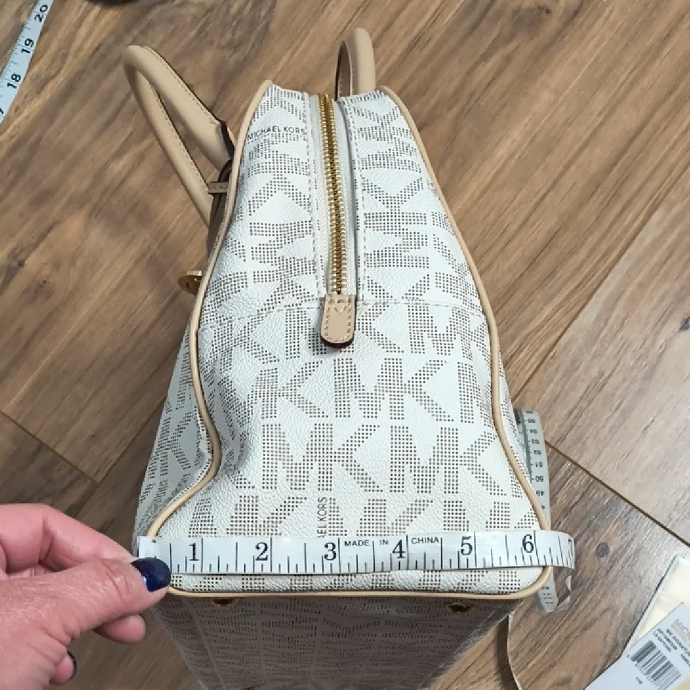 Michael Kors Beige Shoulder Bag